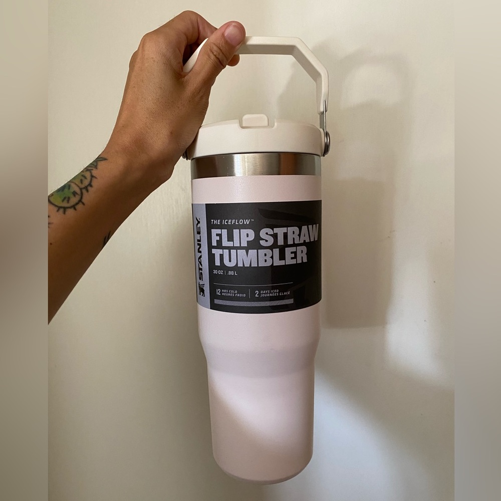 Stanley IceFlow Flip Straw Tumbler 30oz NWT cup